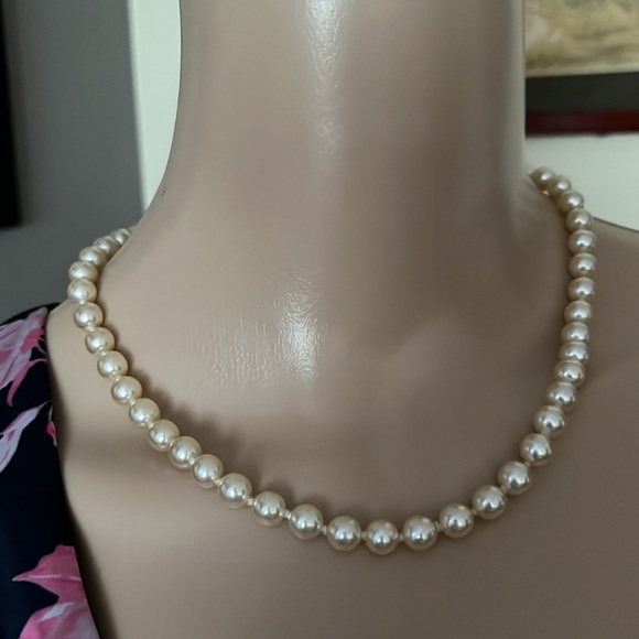 Vintage necklace and bracelet set. - Picture 5 of 7